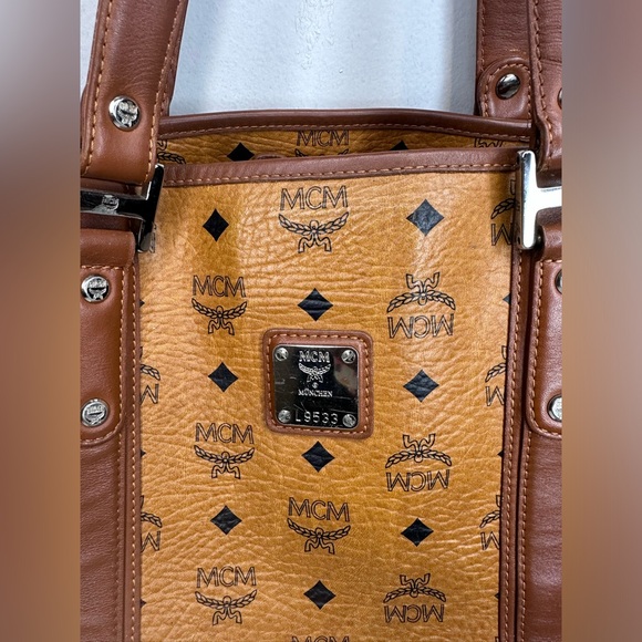 MCM Visetos Tote - Picture 5 of 9